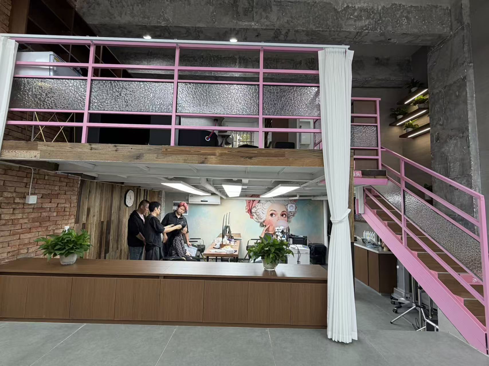 实训中心loft教学区老师带教实拍